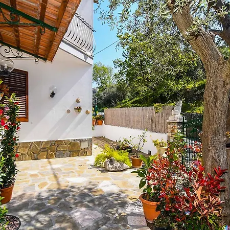 Hillside Retreat فيلة ماسّا لوبْرينسِ